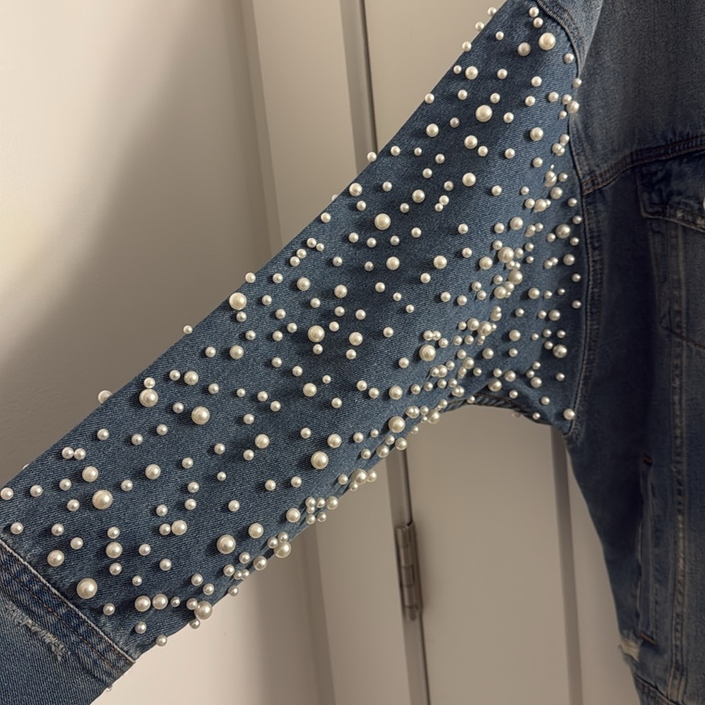 Sunset + Spring Pearl Sleeve Distressed Jean Jacket - Picture 4 of 4